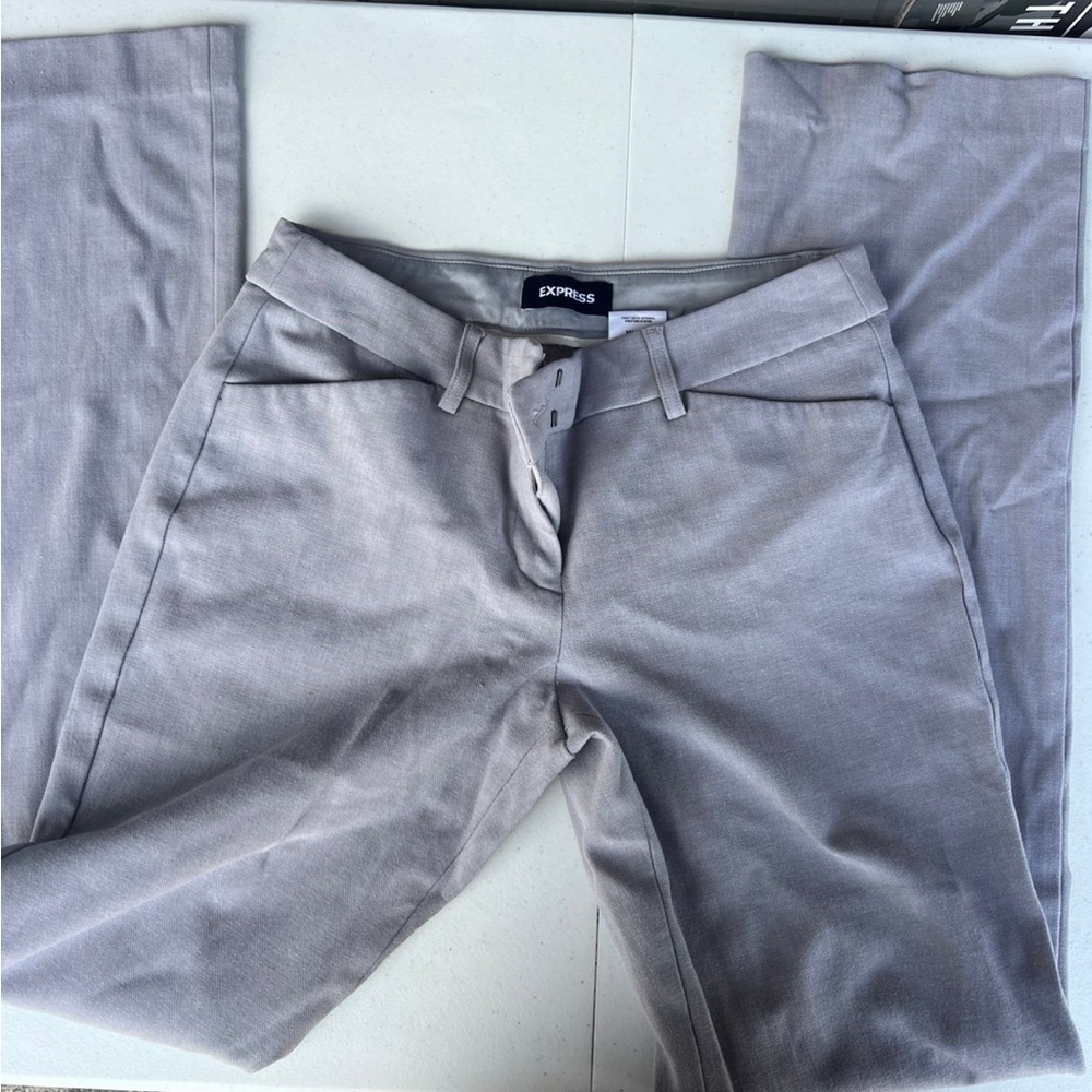 Express Editor Barely Boot Size 4 light gray